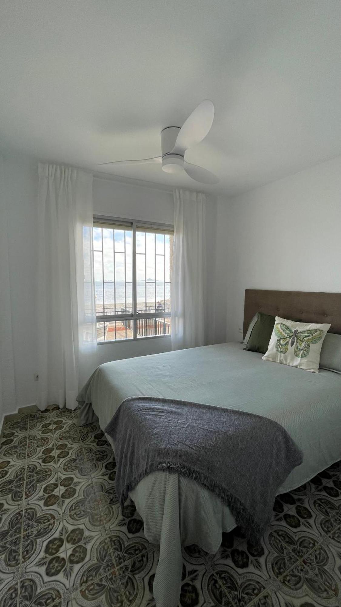 Charming Beachfront Apartment Murcia Buitenkant foto