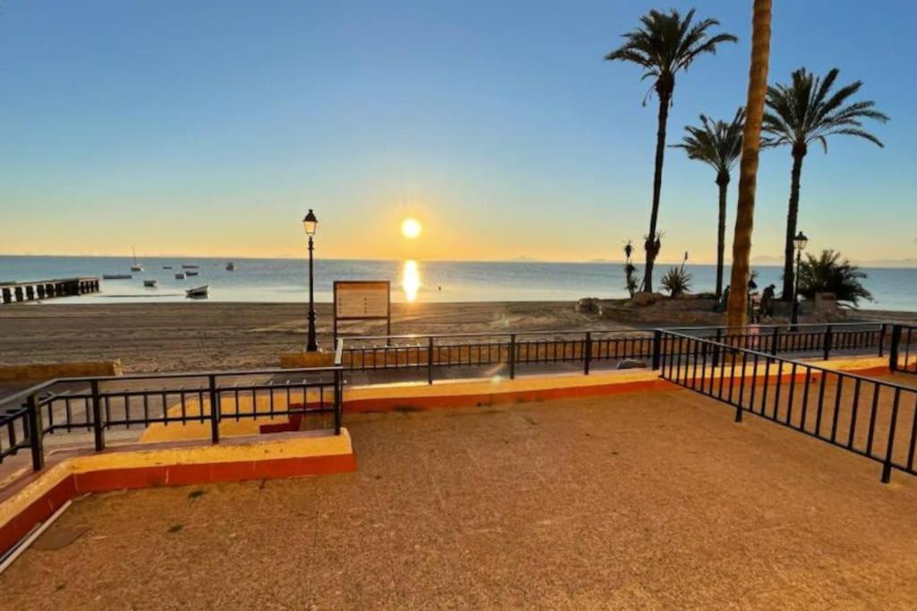 Charming Beachfront Apartment Murcia Buitenkant foto